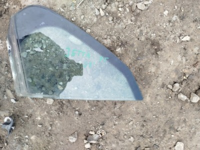 Скло правий задній vw jetta 2005 рік фото №1