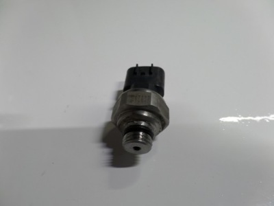 Toyota corolla verso ii датчик підсилювача фото №1