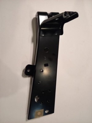 Mazda 6 кронштейн кронштейн крила правий перед фото №1