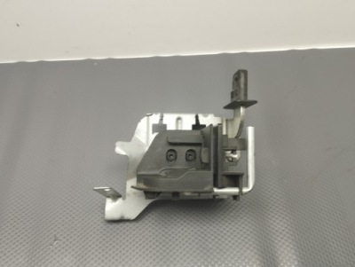 Bmw f31 кронштейн шторка правое 7268030 фото №1