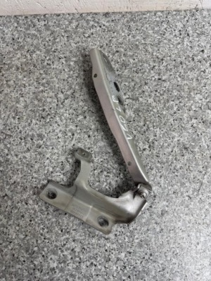 Петля капот левый volvo v50 2004-2012 30753597 фото №1