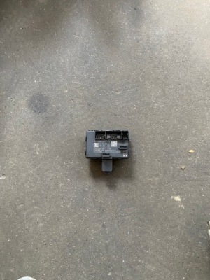 Audi a4 b9 модуль блок керування двері 8w0959595n фото №1