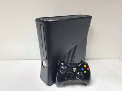 KONSOLA XBOX 360 SLIM 4GB + ZASILACZ I PAD