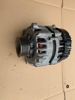 Audi a4 a5 a6 a7 генератор 04l903018 фото №1