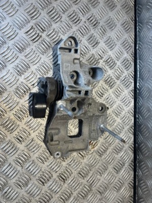 Кронштейн генератора кронштейн renault megane iv talisman clio ролик 117100072r фото №1