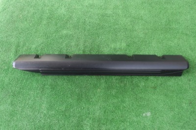Молдинг поріг поріг права suzuki jimny 2002r ні фарбована оригінал om фото №1