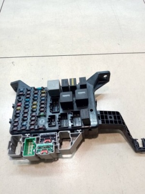 Коробка запобіжників mondeo mk3 2.0 tdci фото №1