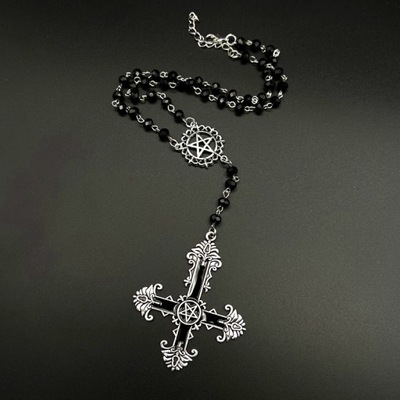 Pentagram odwrócony krzyż różaniec Baphomet okulty
