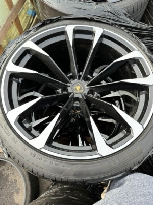 LAMBORGHINI URUS KOMPLET DER RÄDER REIFEN RÄDER WHEELS FUSSRASTE 23