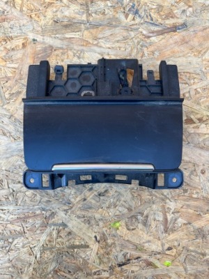 Попільничка бардачок audi оригінальний номер 8k0857951 фото №1