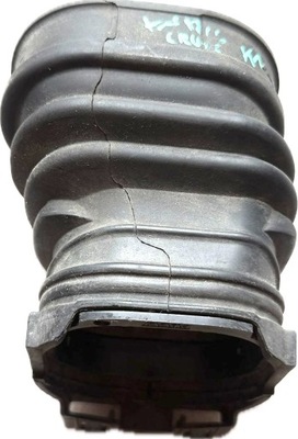 Впуск канал труба фільтра повітря 17751-k0030 toyota yaris iv cross 1,5 фото №1