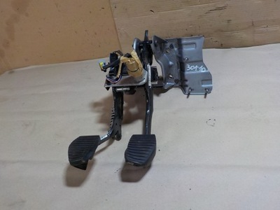 Peugeot 301 педаль сцепления i тормоза фото №1