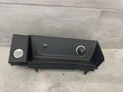 Панель usb прикуриватель a5 8w оригинал 8w1864131c фото №1