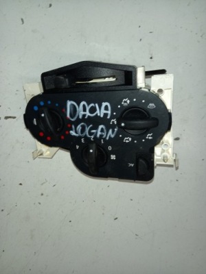 Панель обдув кондиционера dacia оригинальный номер 69570001 фото №1