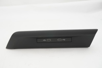 Роз'єм port usb vw golf viii 5na035700 фото №1
