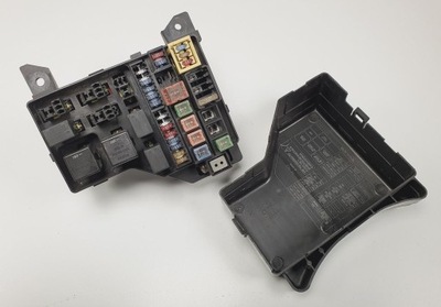Коробка запобіжників volvo v40 i 1.8 30859714 фото №1