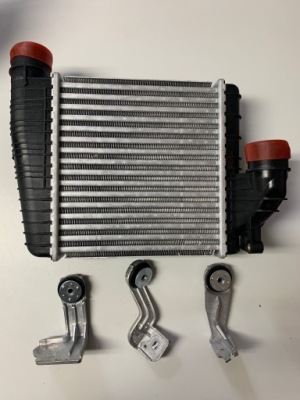 Citroen c5 aircross інтеркулер новий з крепленнями kompletny фото №1