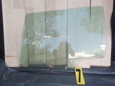 Стекло боковая левая задняя левый задняя peugeot 307 фото №1