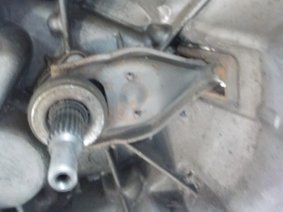 Peugeot 407 2.0 hdi кронштейн цилиндр сцепления фото №1