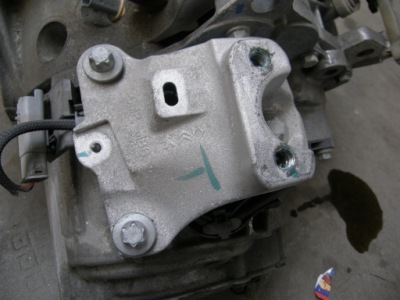 Кронштейн кронштейн 9824272980 citroen peugeot фото №1