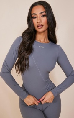 SZARY DOPASOWANY TOP SPORTOWY DŁUGI RĘKAW WYCIĘCIA PRETTYLITTLETHING 34