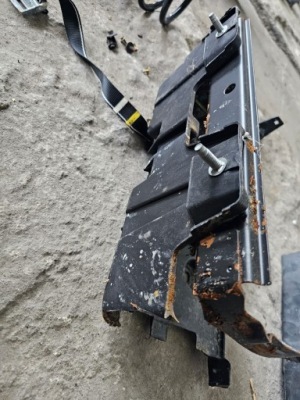 Dodge challenger основа акумулятор фото №1