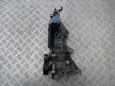 Кронштейн генератора 03l903139h, 2.0 tdi, cag, audi a4 фото №1