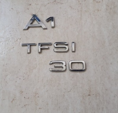 EMBLEMA INSIGNIA INSCRIPCIÓN AUDI A1 TFSI 8X0853737A  