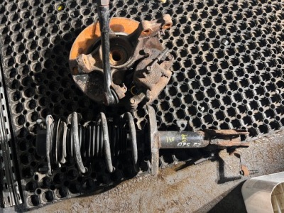 Hyundai i40 1.7 crdi амортизационная стойка поворотный кулак правая фото №1