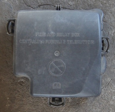 Корпус коробки запобіжників iveco daily 11 - фото №1