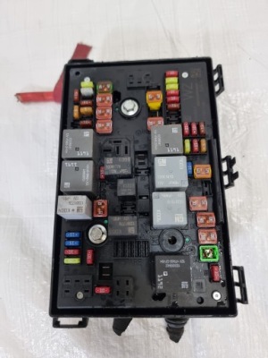 Коробка запобіжників opel astra j 13449203 фото №1