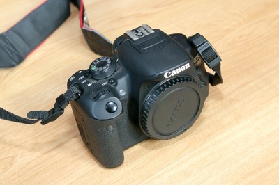 Lustrzanka Canon EOS 700D korpus