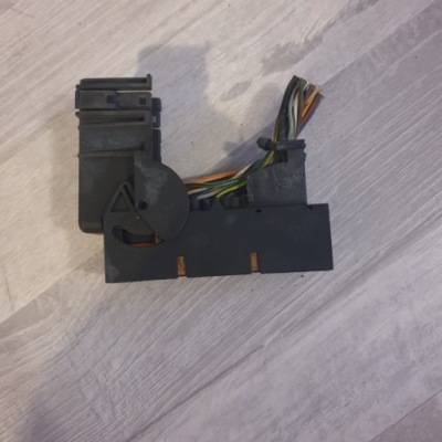 Штекер насоса abs fiesta v mk6 3m5t-14a464-zpe фото №1