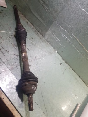 Приводной вал правая 1.6ehdi peugeot 5008 фото №1