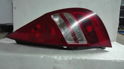 Лампа права задня hyundai 92402-2r0 фото №1