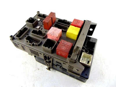 Skrzynak предохранителей модуль uch bsi renault laguna 2 8200346815 фото №1