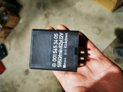 Реле насоса топлива кикдаун mercedes w126 c126 sec r107 0015453405 фото №1