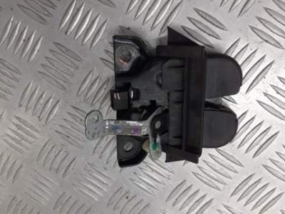 Замок кришки багажника audi a4 b5 kombi фото №1