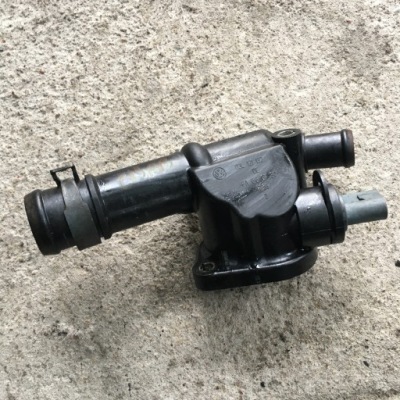 A3 рестайлинг  2,0 tdi cr патрубок воды 03l121132 фото №1