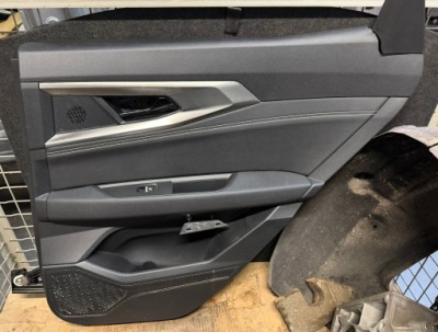 Renault austral обшивка правий задня фото №1