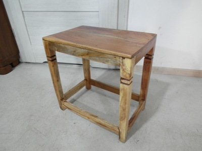 prostokątny stolik z drewna egzotycznego