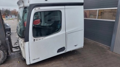 Двері ліва з дзеркало mercedes actros arocs mp4 a9607202303 фото №1