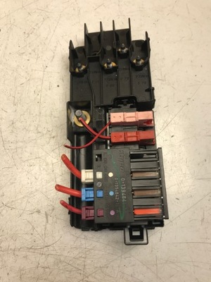 Коробка запобіжників w251 r-klasa 2115452601 фото №1