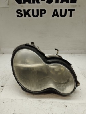 Mercedes w203 лампа правая передняя a2038200261 фото №1