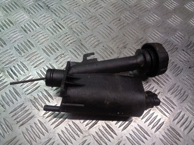 Заливна горловина оливи volvo v40 i 1.9 di фото №1