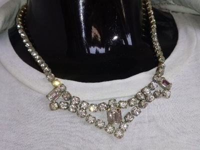 Wieczorowa elegancka kolia z kryształkami cyrkoniami krótka srebrna lux 42
