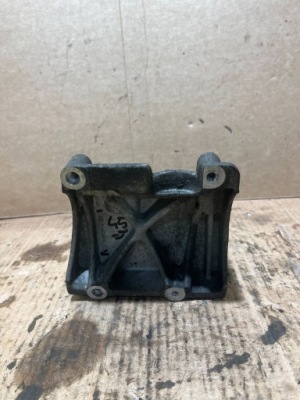 Ford fiesta кронштейн компрессора фото №1