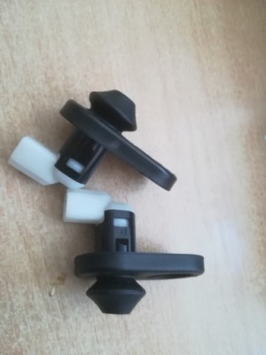 Toyota corolla verso дверь концевой концевик фото №1