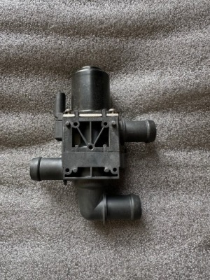 Range rover velar l560 помпа води рідина webasto 1147412207.... фото №1