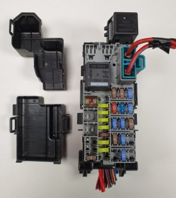 Коробка предохранителей volvo v60 i 2.4 d 31300189 фото №1